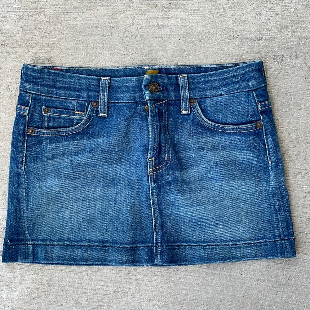 Jean skirt great 👍🏻 condition!!!  Size small